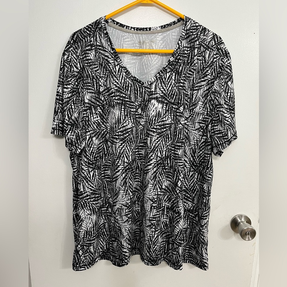 Reel Legends Black & White V-Neck Short Sleeve Top, size 2X